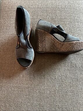 Stuart Weitzman Gray Open-Toe Wedge Espadrilles